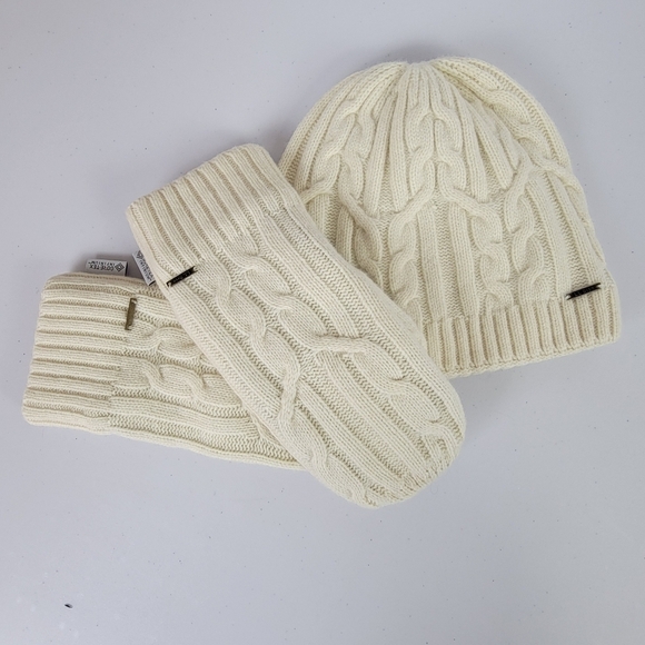 L.L Bean Beige Lambswool Gore-Tex Windstopper Fleece Lined Hat And Mittens OSFM